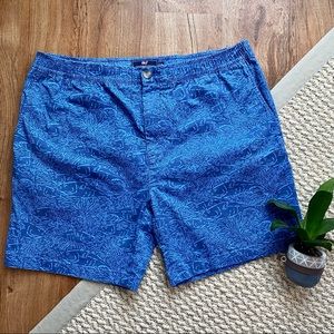 Vineyard Vines Shorts Size XL Blue Print 7” inseam Elastic waistband